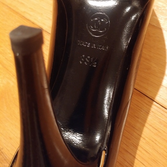 Chanel peep toe w/ gold CC embellishment sz 38.5 - Picture 3 of 3